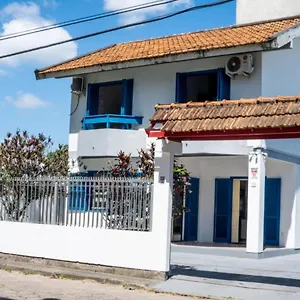 https://casa-azul-resid-villa-verao-a-70-metros-da-praia.santa-catarina-brasil.com